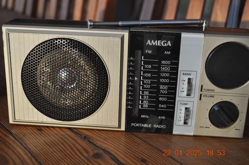 Vintage Portable Radios (selling as is)