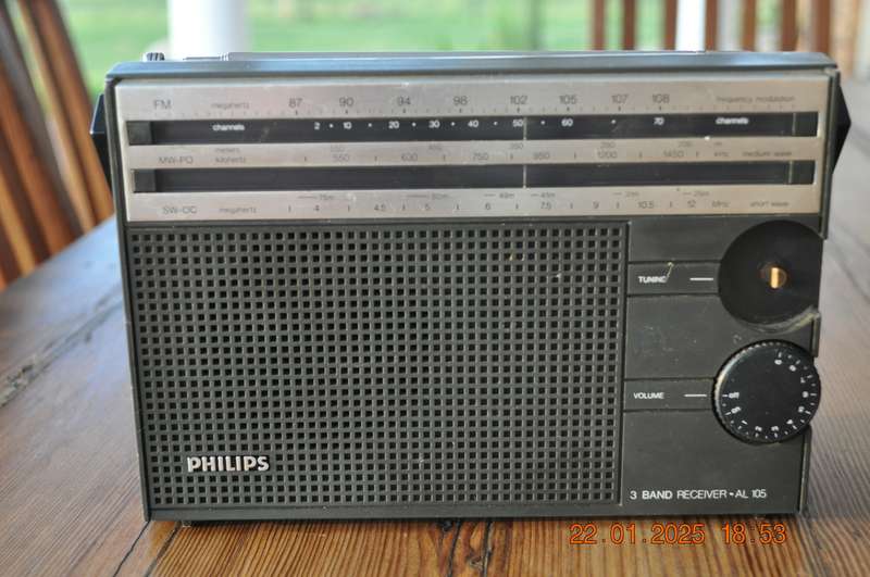 Vintage Portable Radios (selling as is)
