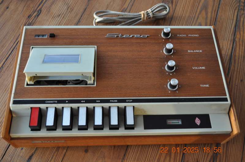 Vintage Siera Stereo Cassette Deck (parts or repair)