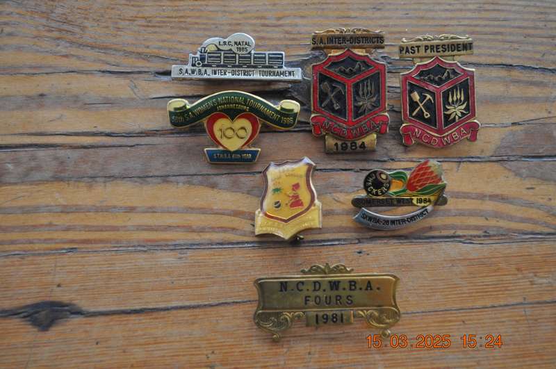 Vintage Bowing Bowls Pins Badges
