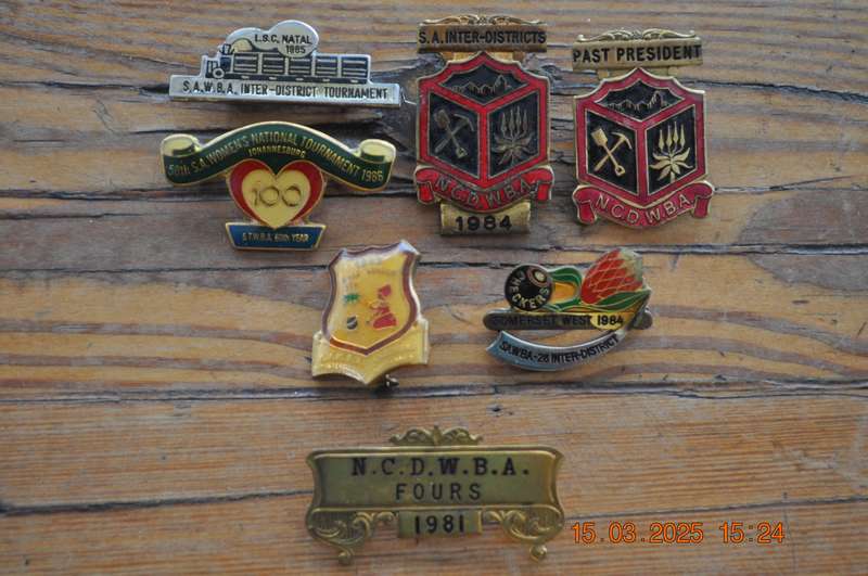Vintage Bowing Bowls Pins Badges