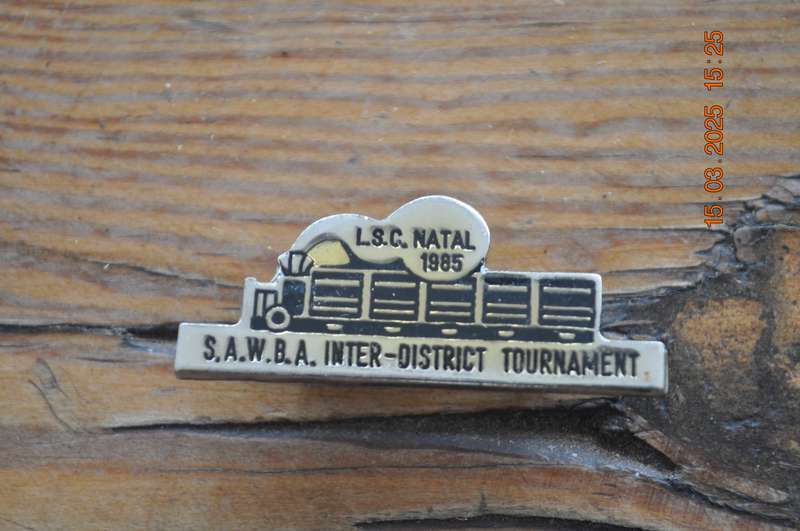 Vintage Bowing Bowls Pins Badges