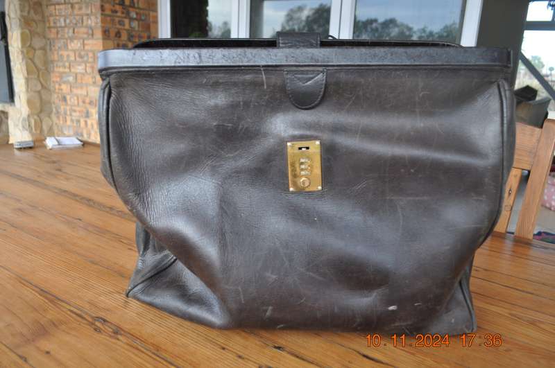 Vintage OCS Varese Leather Briefcase Bag