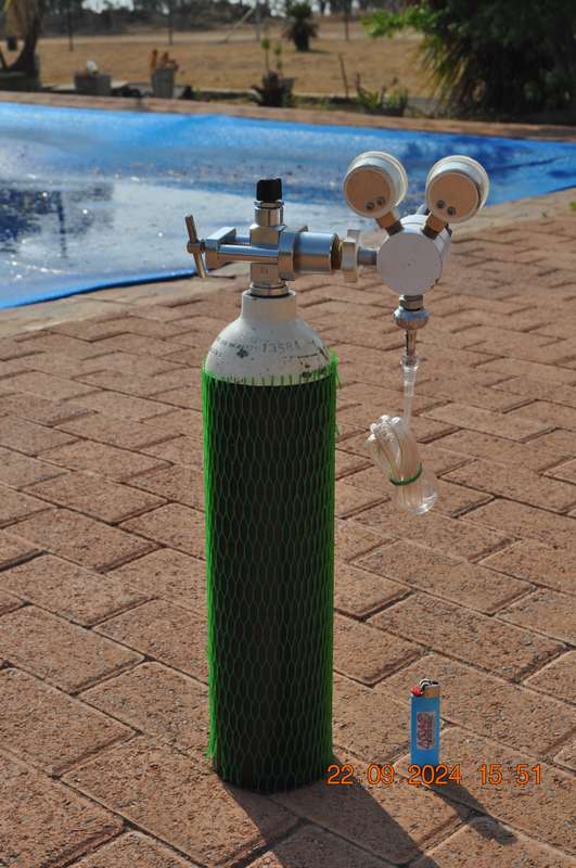 Oxygen Bottle With Regulator