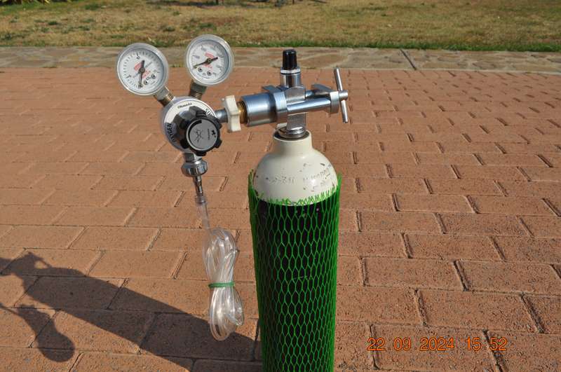 Oxygen Bottle With Regulator
