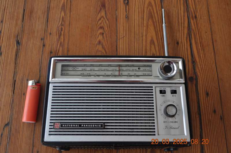 Vintage National Panasonic FM/AM 3 Band Transistor Radio