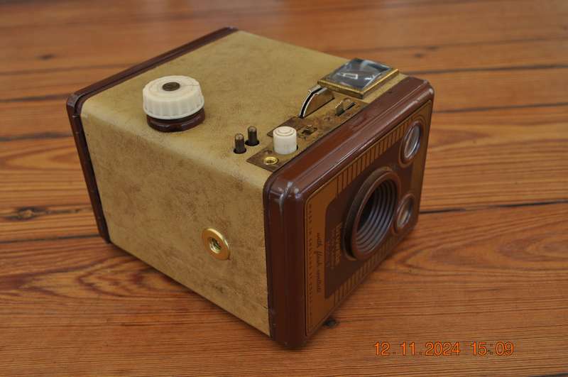Brownie Six-20 Model F Camera