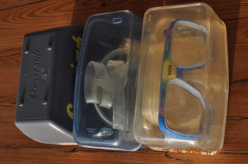 Old School Scuba Diving Masks Mares Cressi