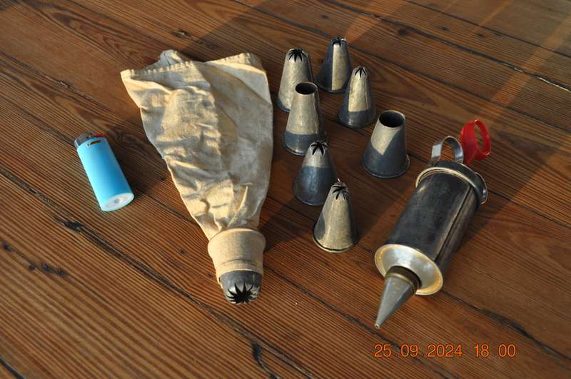Vintage Icing Piping Bag With Extras