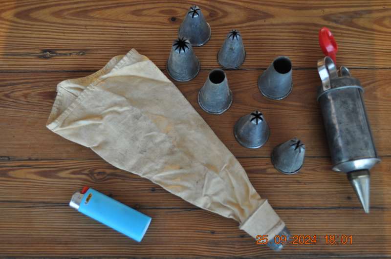 Vintage Icing Piping Bag With Extras