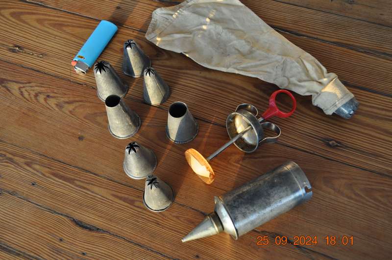 Vintage Icing Piping Bag With Extras