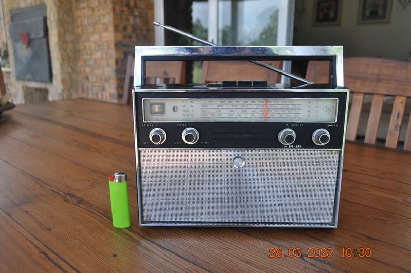 Vintage National Panasonic FM/AM 4 Band Radio