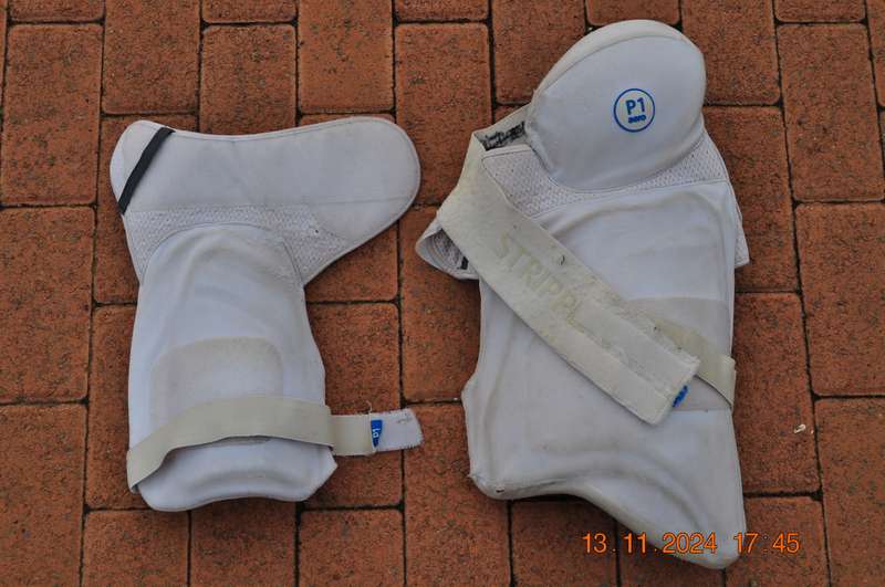 Cricket Aero Stripper P1 Protection Pads