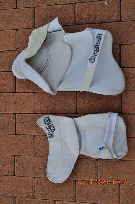 Cricket Aero Stripper P1 Protection Pads