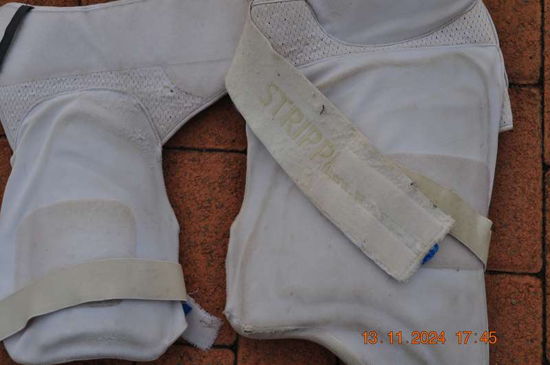 Cricket Aero Stripper P1 Protection Pads