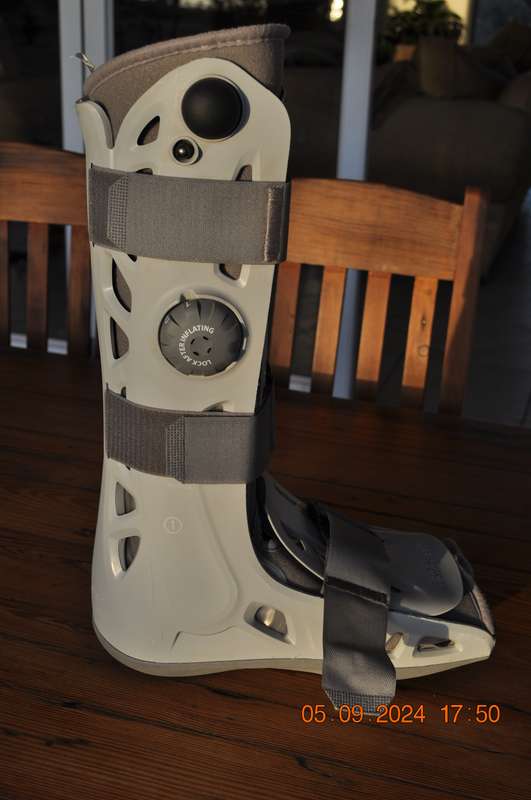 Aircast MoonBoot Size Large