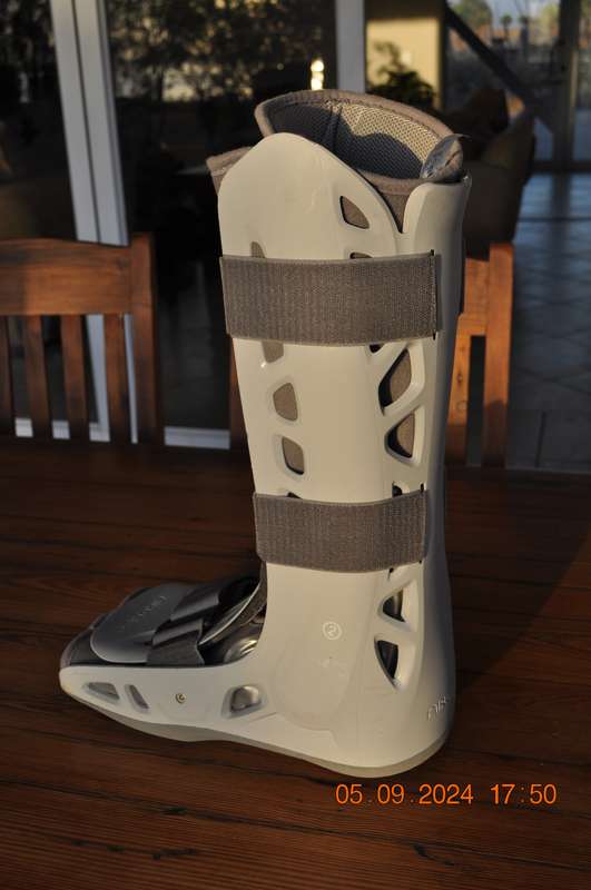 Aircast MoonBoot Size Large