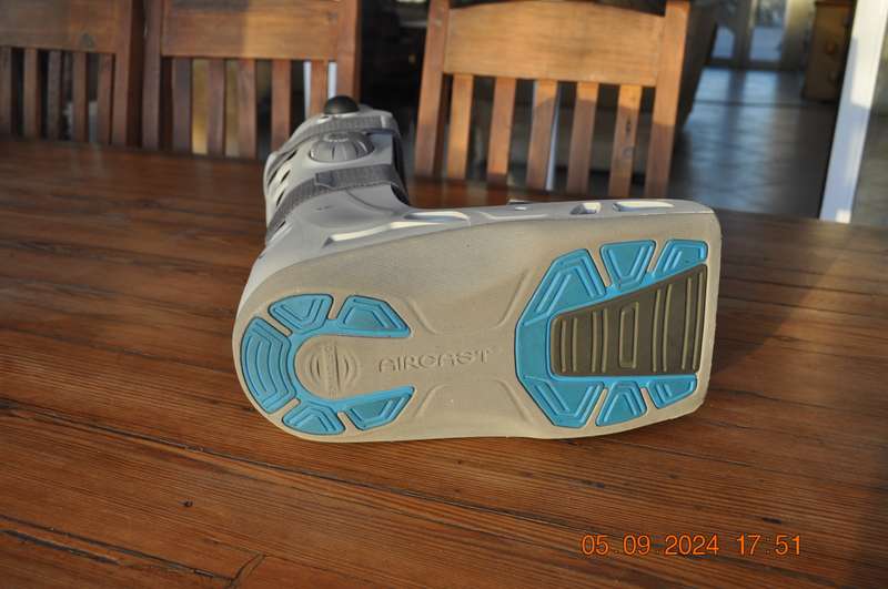 Aircast MoonBoot Size Large