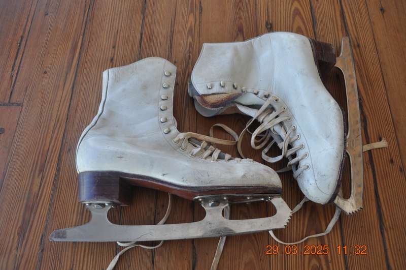 Vintage Hudora Record Ice Skates