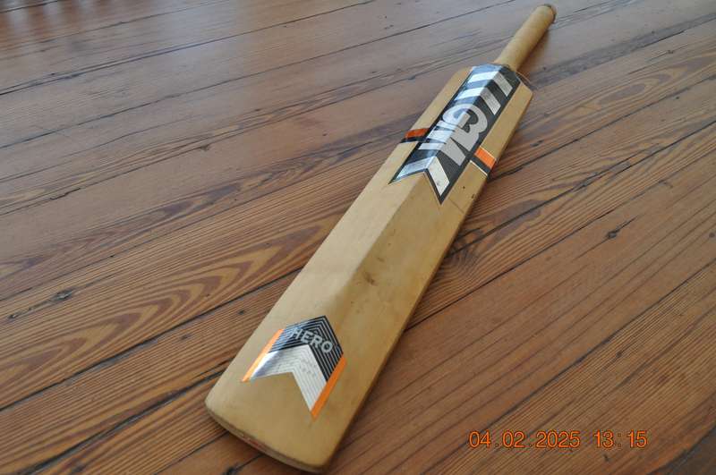 GM Cricket Bat Singed By South Africa