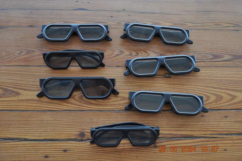 3D Glasses (7 pairs )