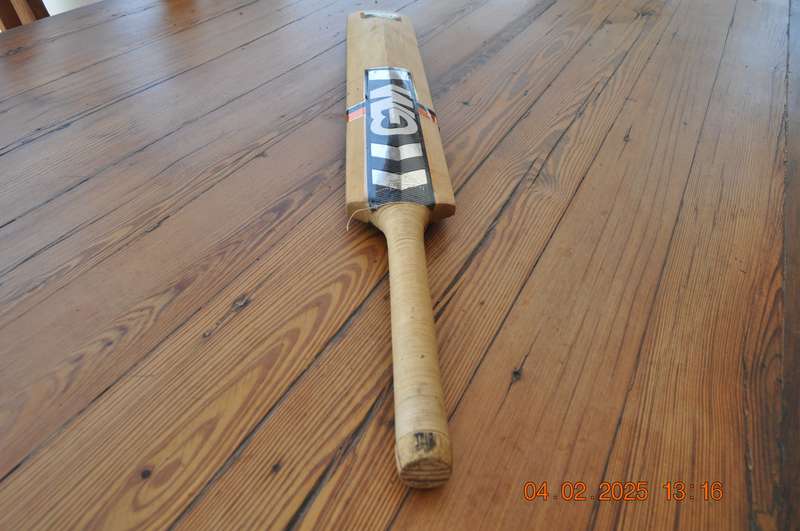 GM Cricket Bat Singed By South Africa