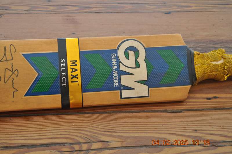 Gunn and Moore Cricket Bat Singed By South Africa