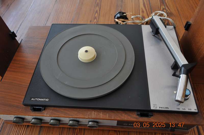Vintage Philips Portable Turntable (as is)