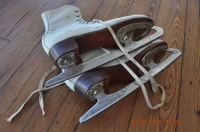 Vintage Hudora Record Ice Skates