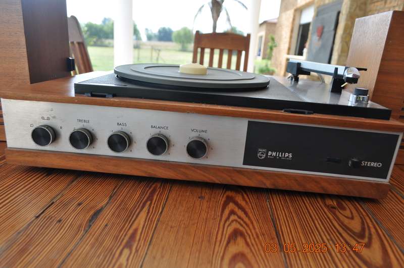 Vintage Philips Portable Turntable (as is)