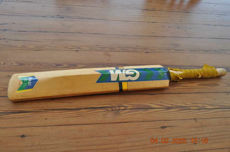 Gunn and Moore Cricket Bat Singed By South Africa