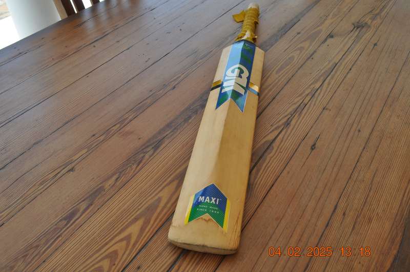 Gunn and Moore Cricket Bat Singed By South Africa