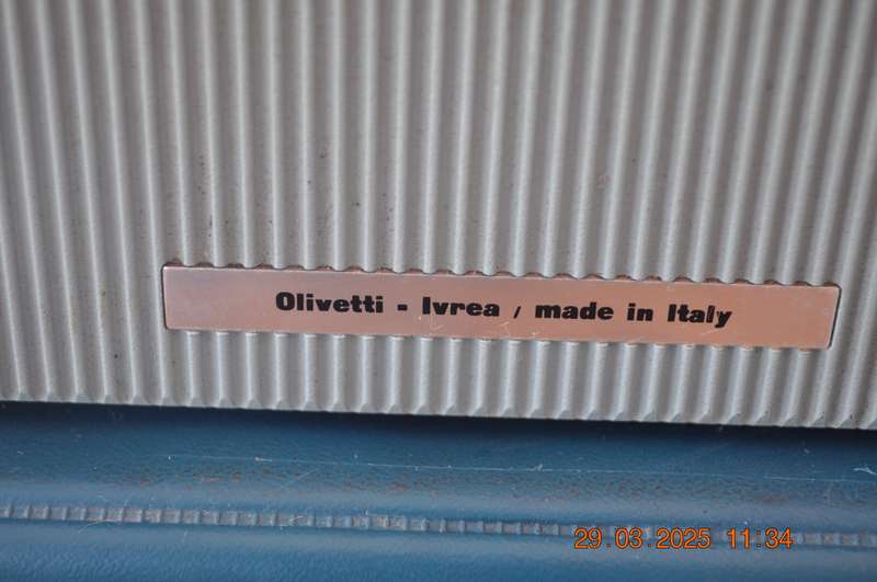 Vintage Olivetti Lettera 32 Typewriter (as is)