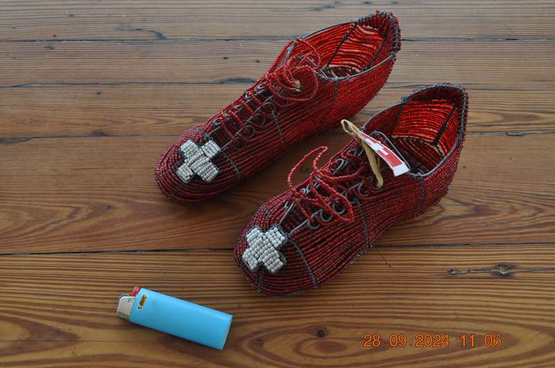 Wire Beaded Soccer Boots (red)
