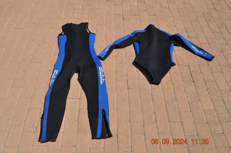 Reef 2 Piece Wetsuit Size Large (5mm)