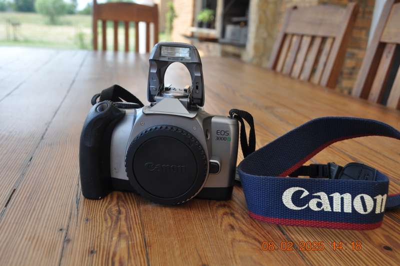 Vintage Canon 3000v 35mm Film Camera (body only)