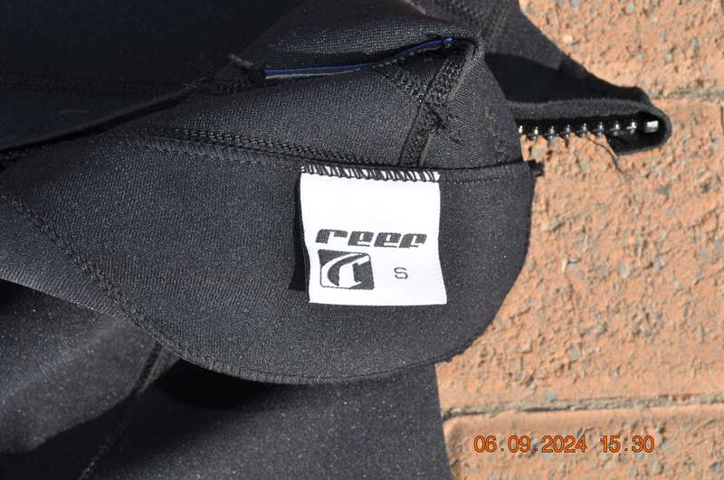 Reef Shorty Wetsuit Size Small (3mm)