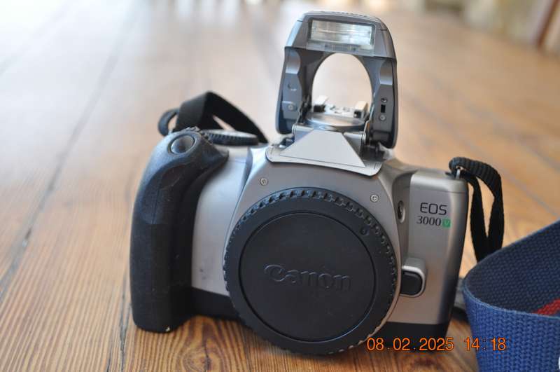 Vintage Canon 3000v 35mm Film Camera (body only)