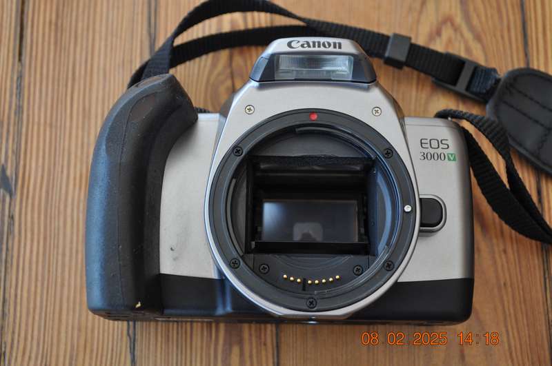 Vintage Canon 3000v 35mm Film Camera (body only)
