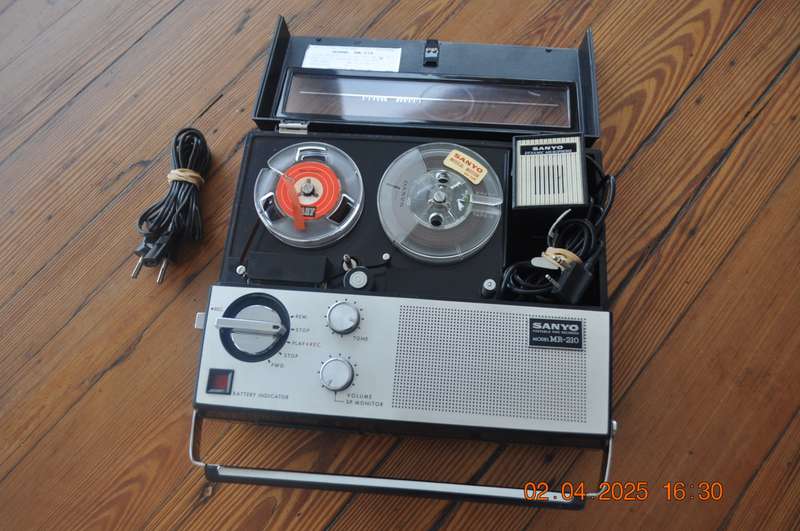 Vintage Sanyo Portable Reel to Reel Player