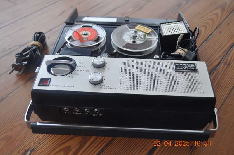 Vintage Sanyo Portable Reel to Reel Player