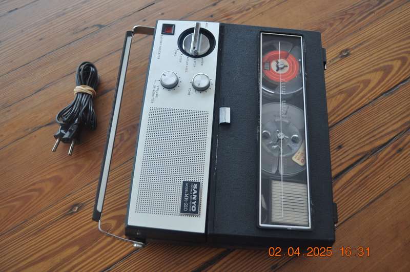 Vintage Sanyo Portable Reel to Reel Player