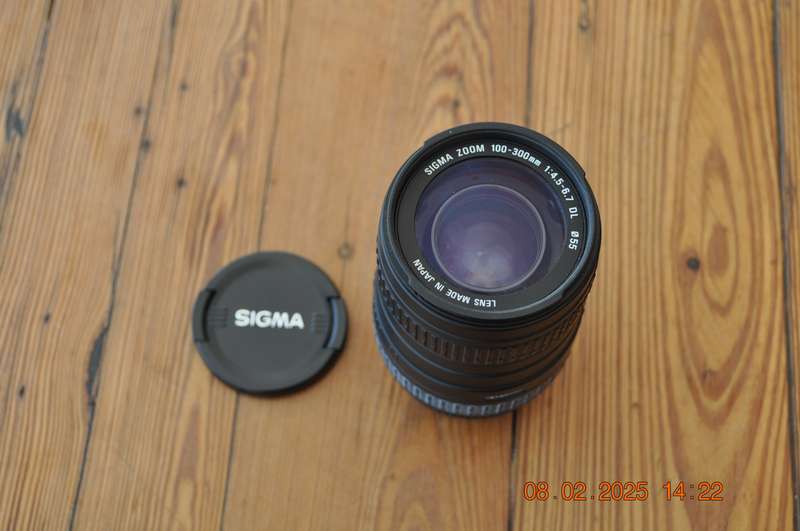 Sigma Camera Zoom Lens 100-300mm (canon mount)