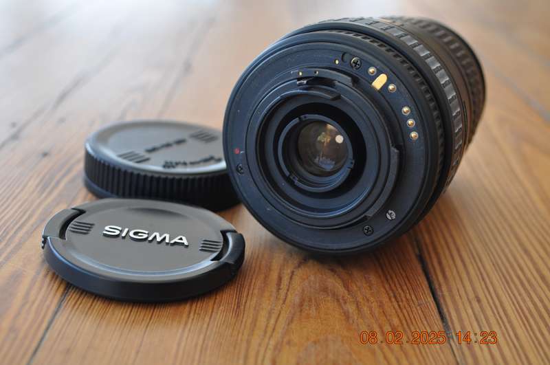 Sigma Camera Zoom Lens 100-300mm (canon mount)