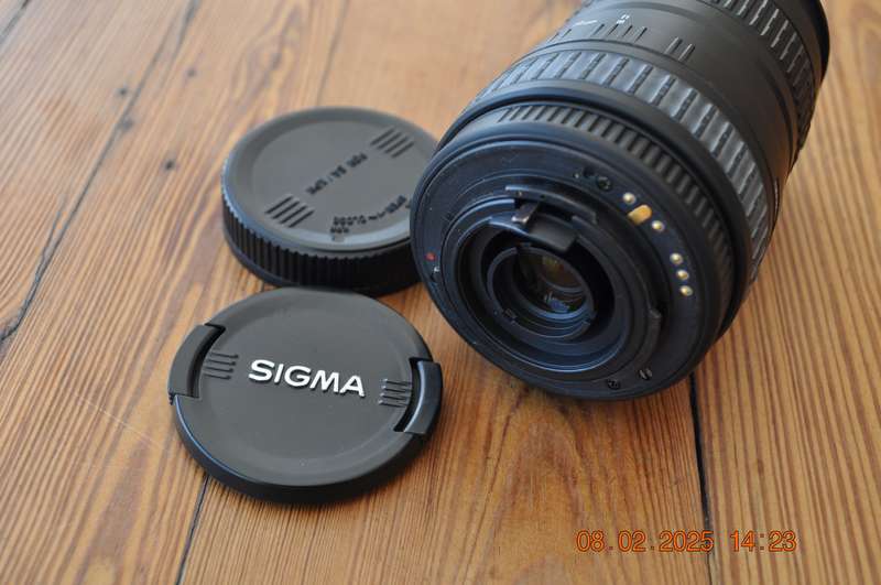 Sigma Camera Zoom Lens 100-300mm (canon mount)