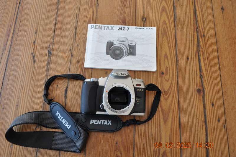 Vintage Canon MZ -7 35mm Film Camera (not working)