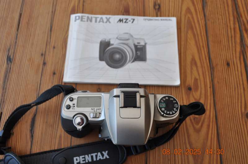 Vintage Canon MZ -7 35mm Film Camera (not working)