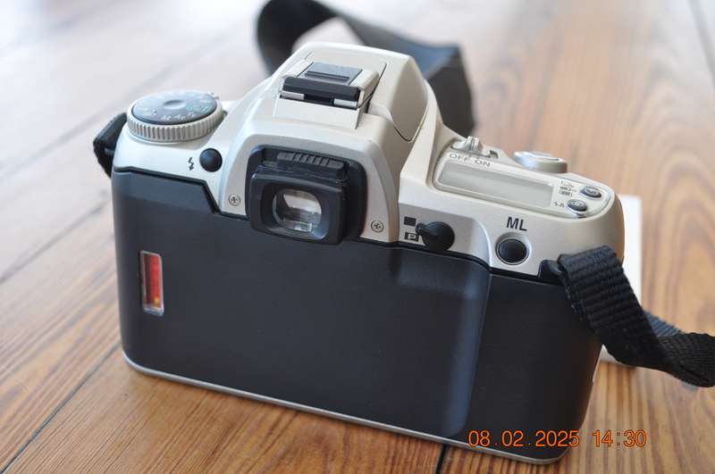 Vintage Canon MZ -7 35mm Film Camera (not working)
