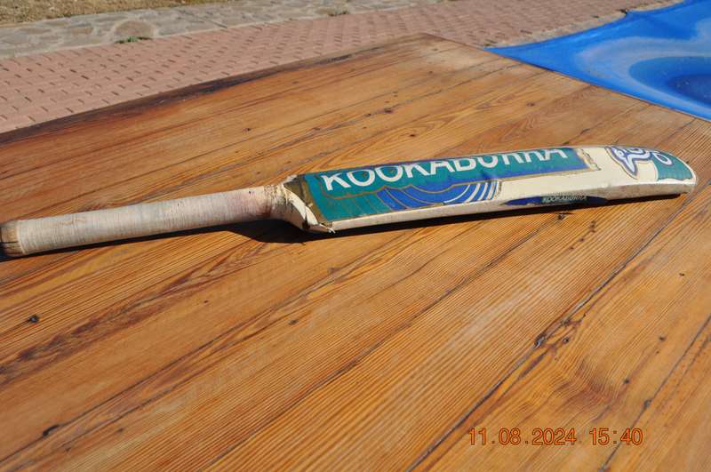 Vintage Kookaburra Goldcrown Super Cover Cricket Bat