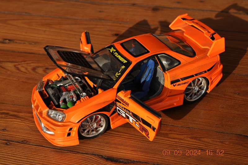 X-Tuner Kentoys Nissan Skyline GT-R Model Car Scale 1:24